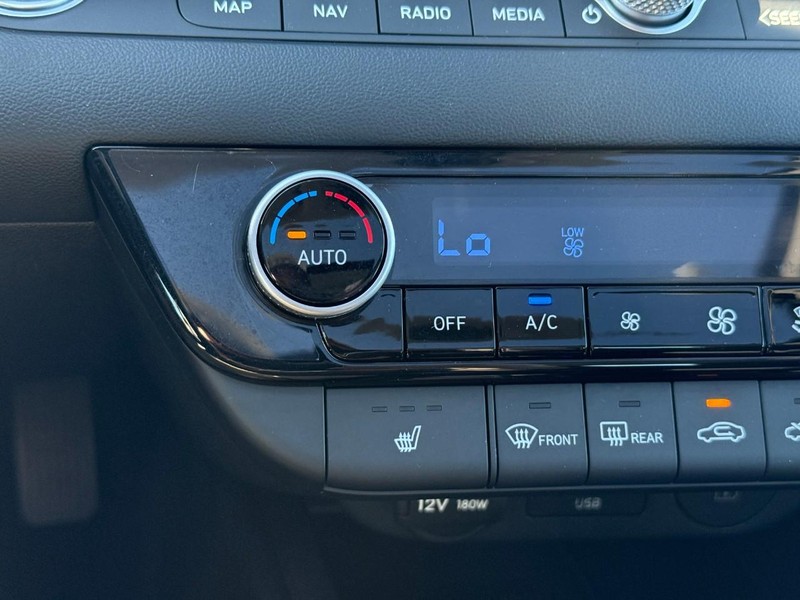Hyundai Elantra Vehicle Image 23