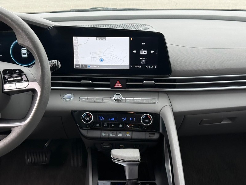 Hyundai Elantra Vehicle Image 15