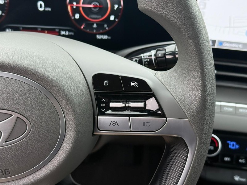 Hyundai Elantra Vehicle Image 20