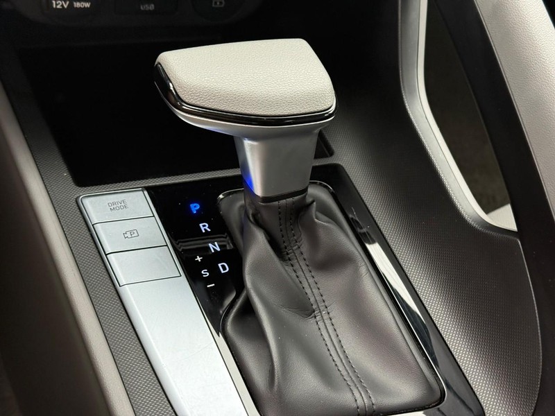 Hyundai Elantra Vehicle Image 22