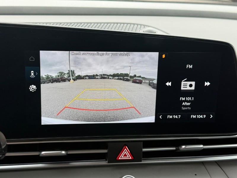 Hyundai Elantra Vehicle Image 23