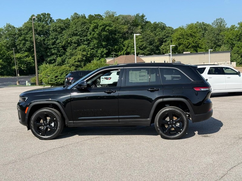 Jeep Grand Cherokee Vehicle Image 03