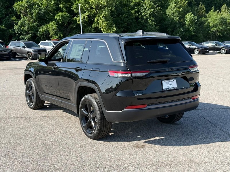 Jeep Grand Cherokee Vehicle Image 04
