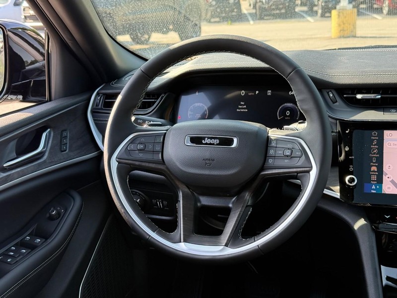 Jeep Grand Cherokee Vehicle Image 09