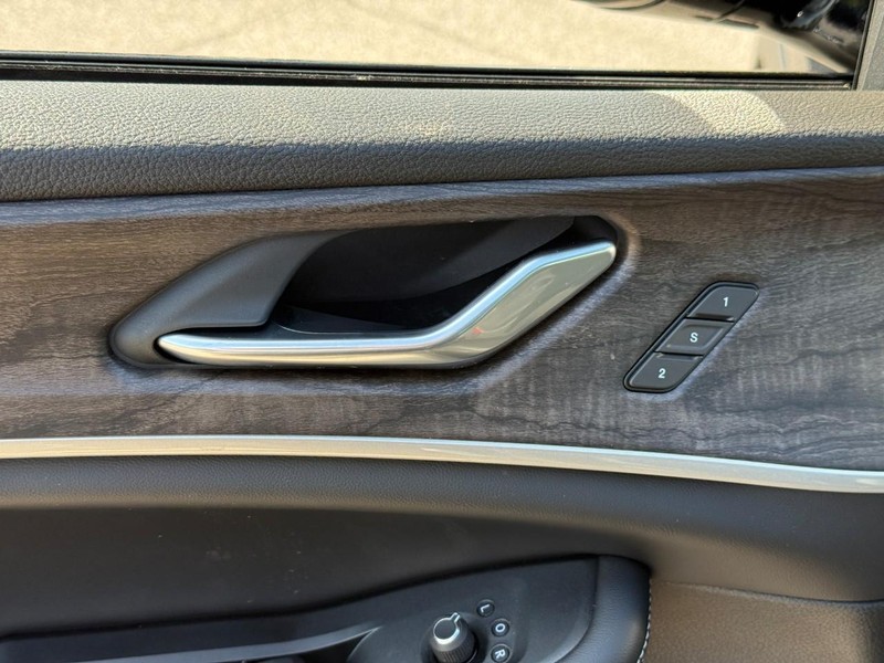 Jeep Grand Cherokee Vehicle Image 15