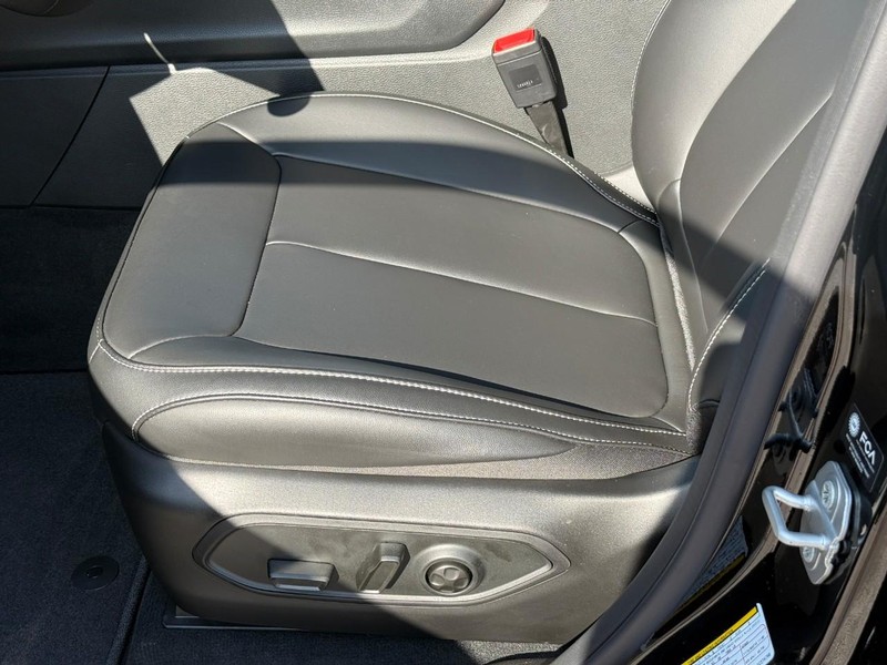 Jeep Grand Cherokee Vehicle Image 16