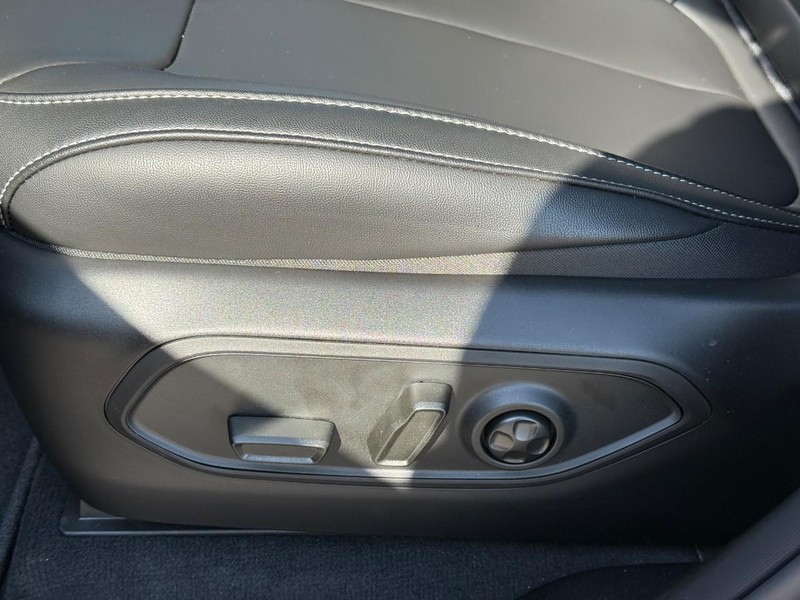 Jeep Grand Cherokee Vehicle Image 17