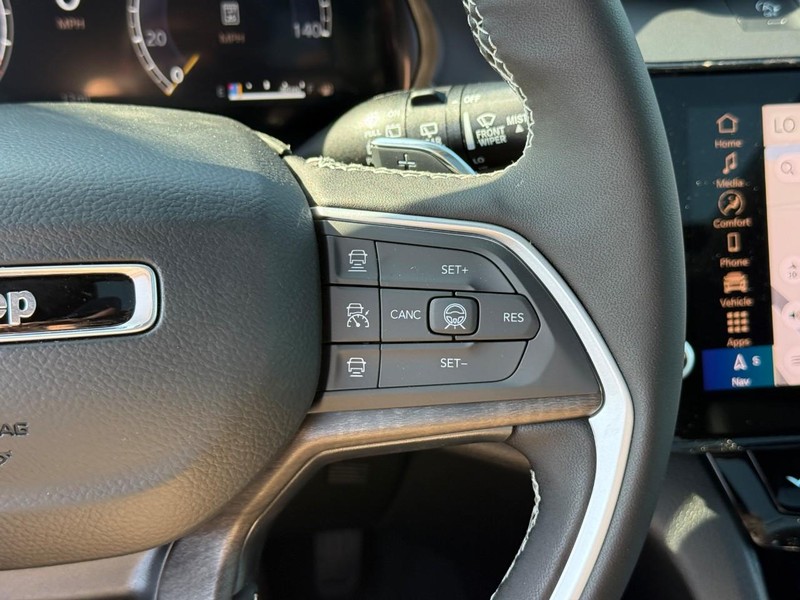 Jeep Grand Cherokee Vehicle Image 19