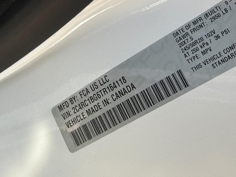 Chrysler Pacifica Vehicle Image 18