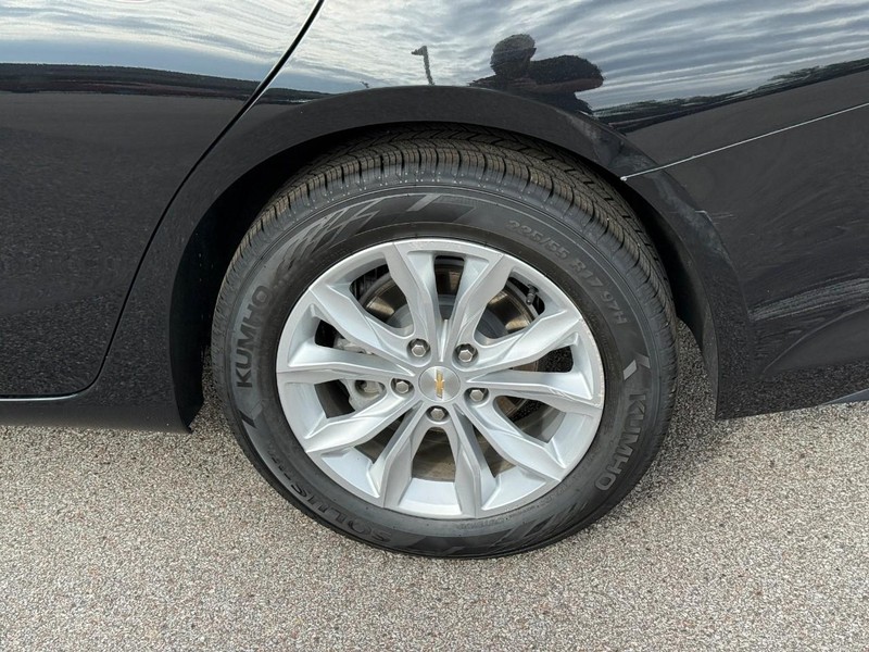 Chevrolet Malibu Vehicle Full-screen Gallery Image 4