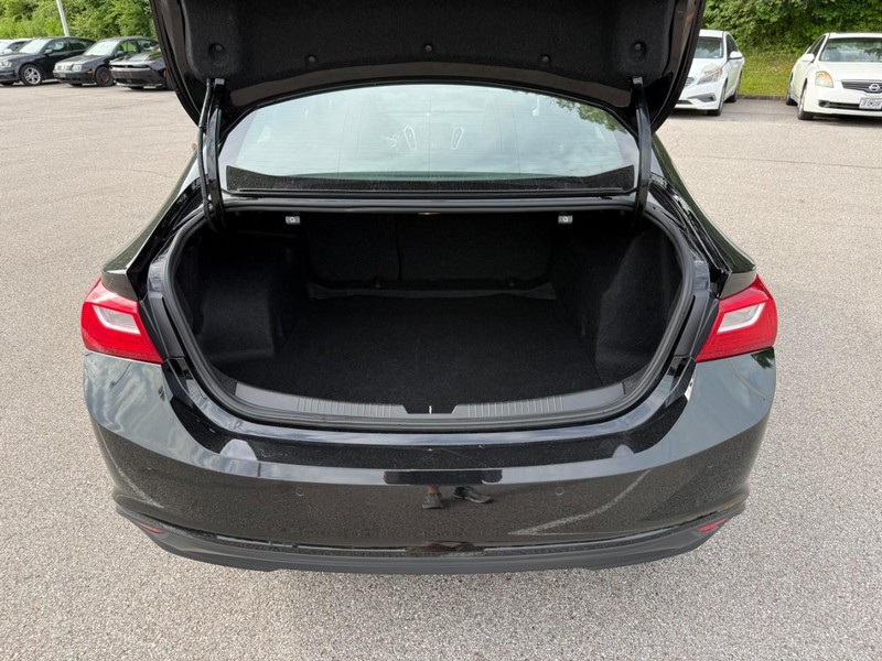 Chevrolet Malibu Vehicle Full-screen Gallery Image 5