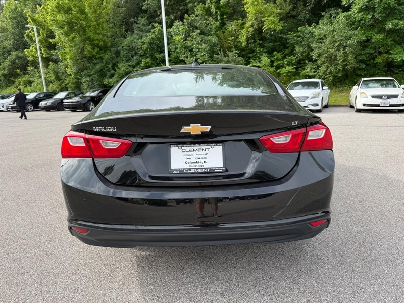 Chevrolet Malibu Vehicle Full-screen Gallery Image 6