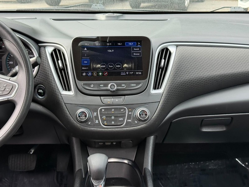 Chevrolet Malibu Vehicle Full-screen Gallery Image 13