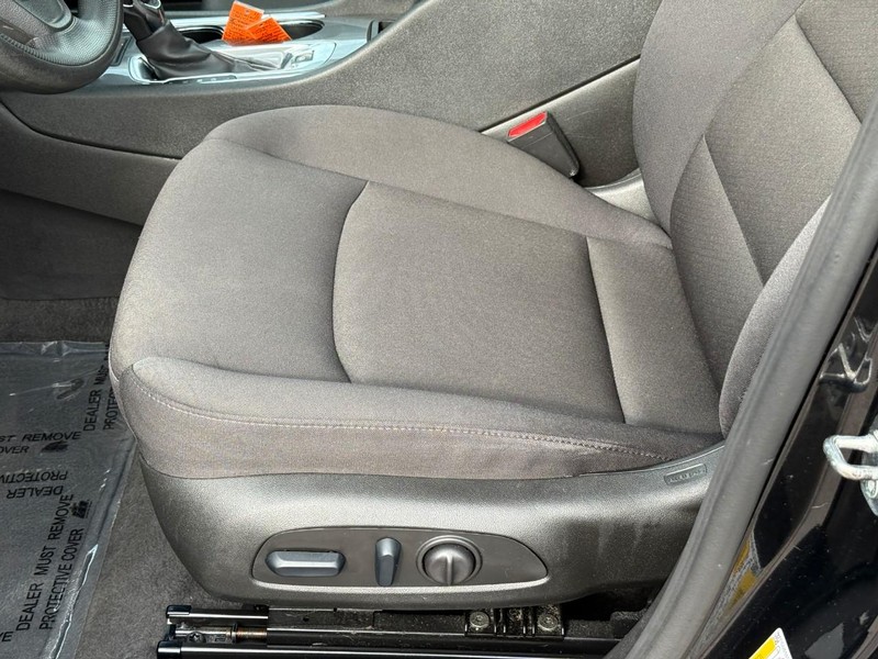 Chevrolet Malibu Vehicle Full-screen Gallery Image 16