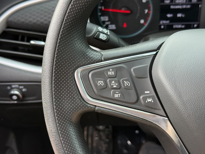 Chevrolet Malibu Vehicle Full-screen Gallery Image 18