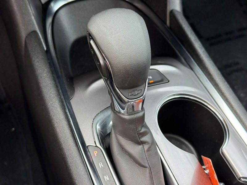 Chevrolet Malibu Vehicle Full-screen Gallery Image 22