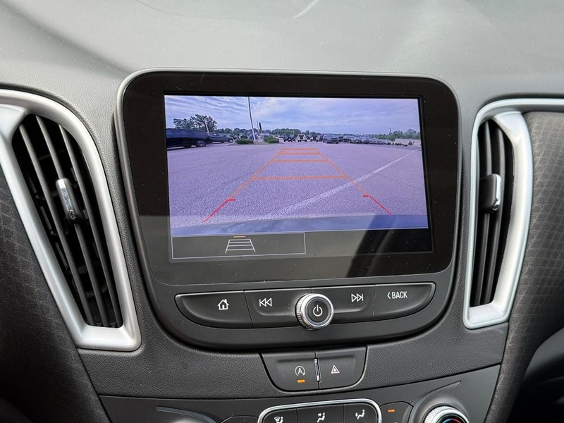 Chevrolet Malibu Vehicle Full-screen Gallery Image 23