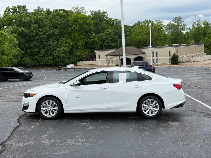 Chevrolet Malibu Vehicle Full-screen Gallery Image 2