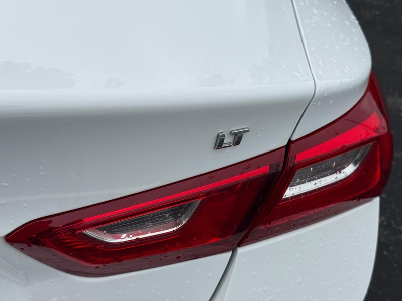 Chevrolet Malibu Vehicle Full-screen Gallery Image 5