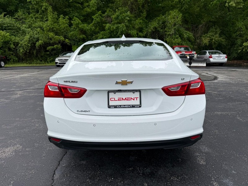 Chevrolet Malibu Vehicle Full-screen Gallery Image 7
