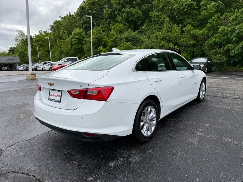 Chevrolet Malibu Vehicle Full-screen Gallery Image 8