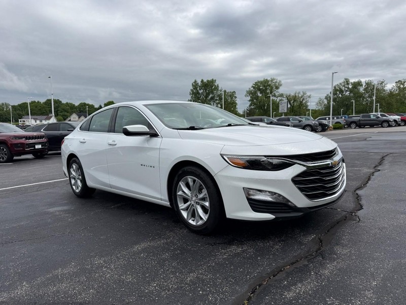 Chevrolet Malibu Vehicle Full-screen Gallery Image 9
