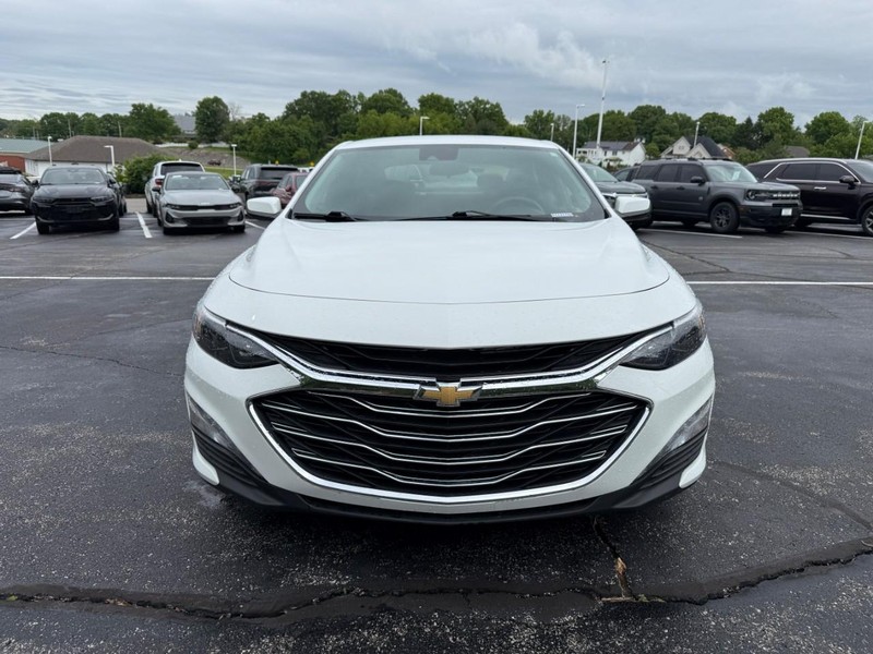 Chevrolet Malibu Vehicle Full-screen Gallery Image 10