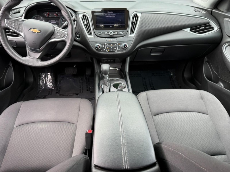 Chevrolet Malibu Vehicle Full-screen Gallery Image 12