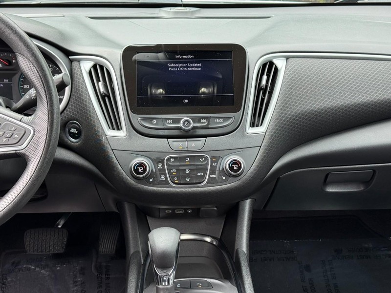 Chevrolet Malibu Vehicle Full-screen Gallery Image 14