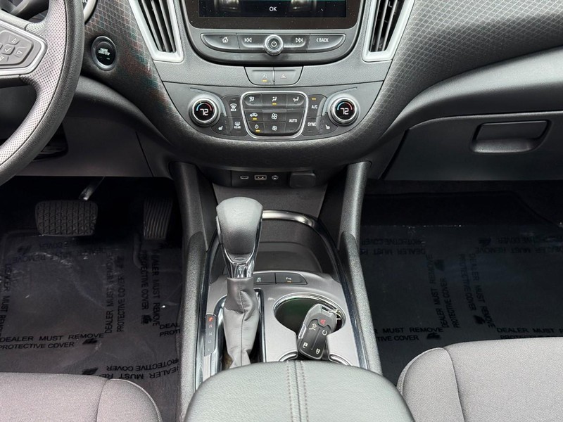 Chevrolet Malibu Vehicle Full-screen Gallery Image 15