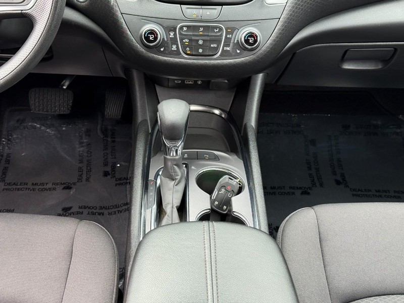 Chevrolet Malibu Vehicle Full-screen Gallery Image 16