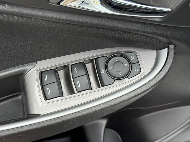 Chevrolet Malibu Vehicle Full-screen Gallery Image 18