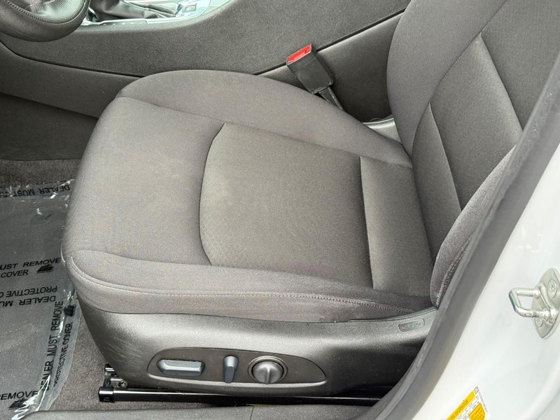 Chevrolet Malibu Vehicle Full-screen Gallery Image 19
