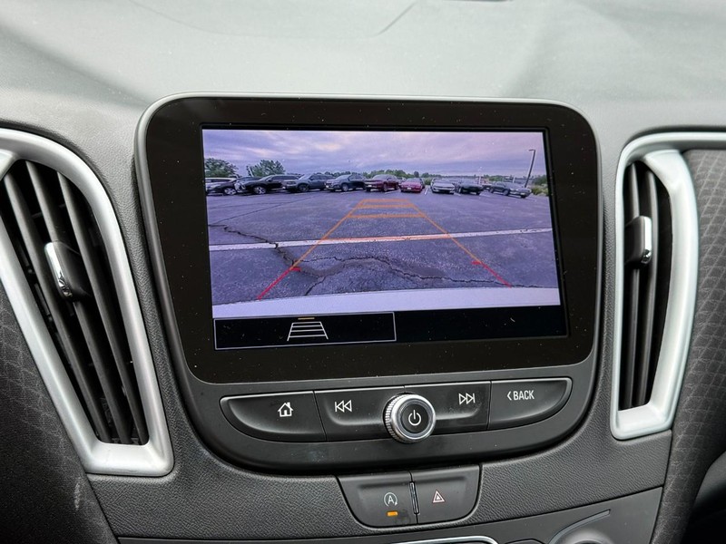 Chevrolet Malibu Vehicle Full-screen Gallery Image 26