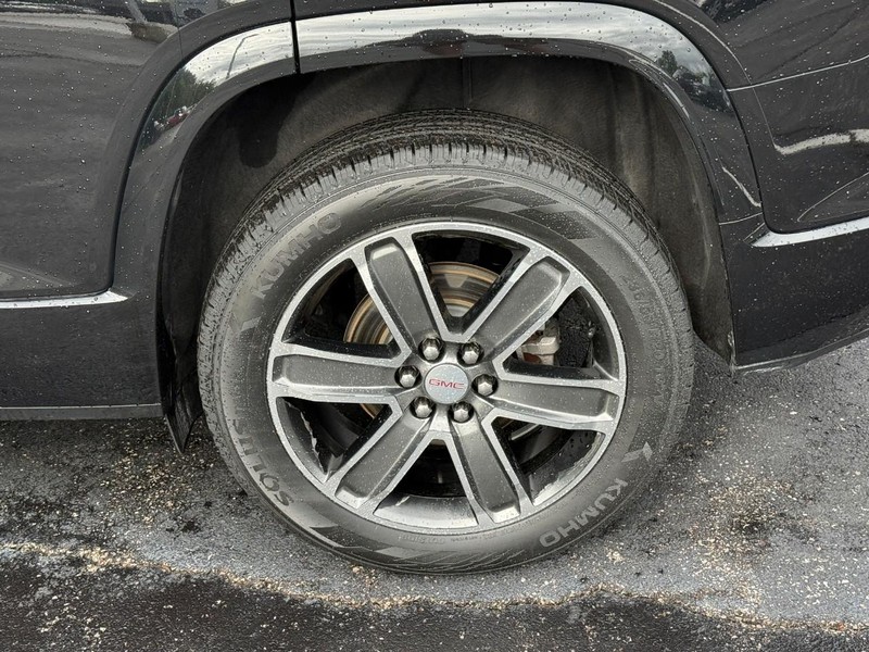 GMC Acadia Vehicle Image 05