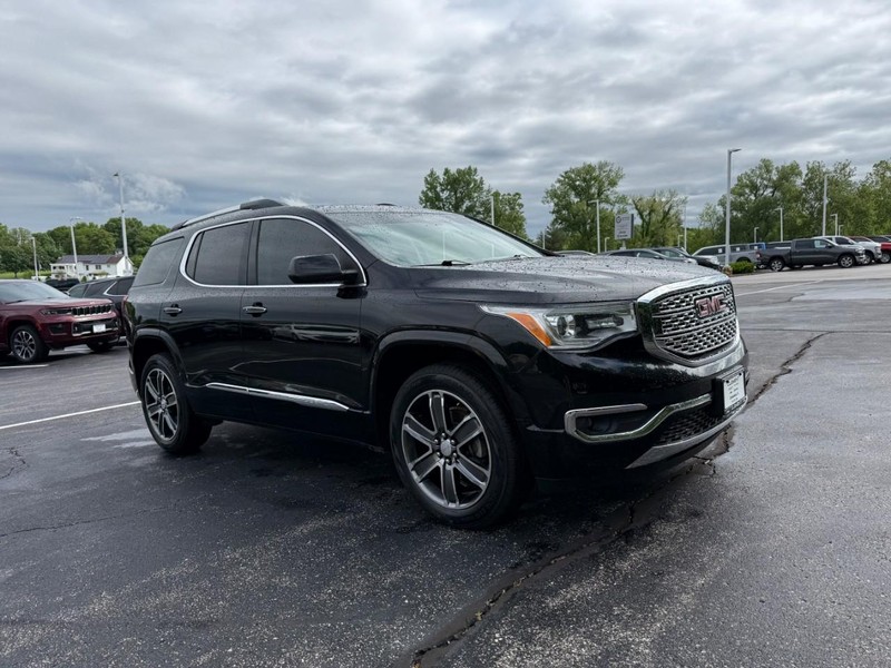 GMC Acadia Vehicle Image 11