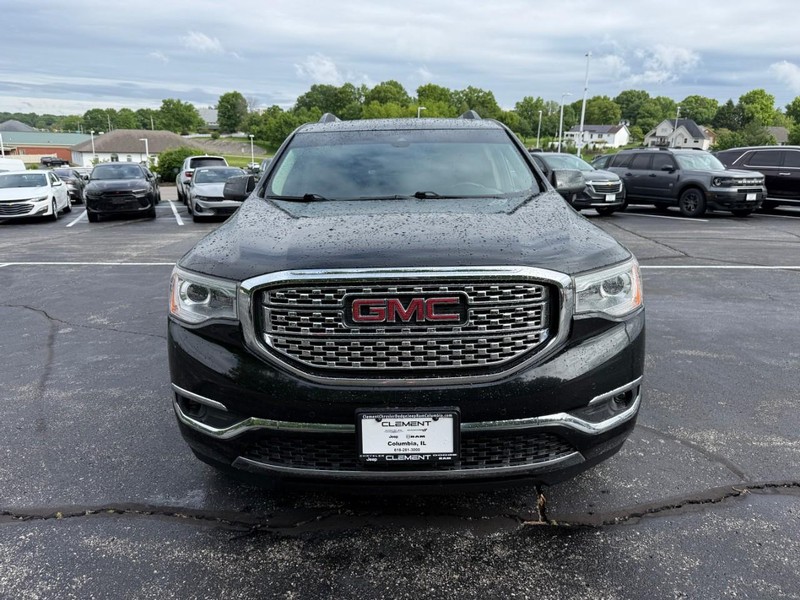 GMC Acadia Vehicle Image 12