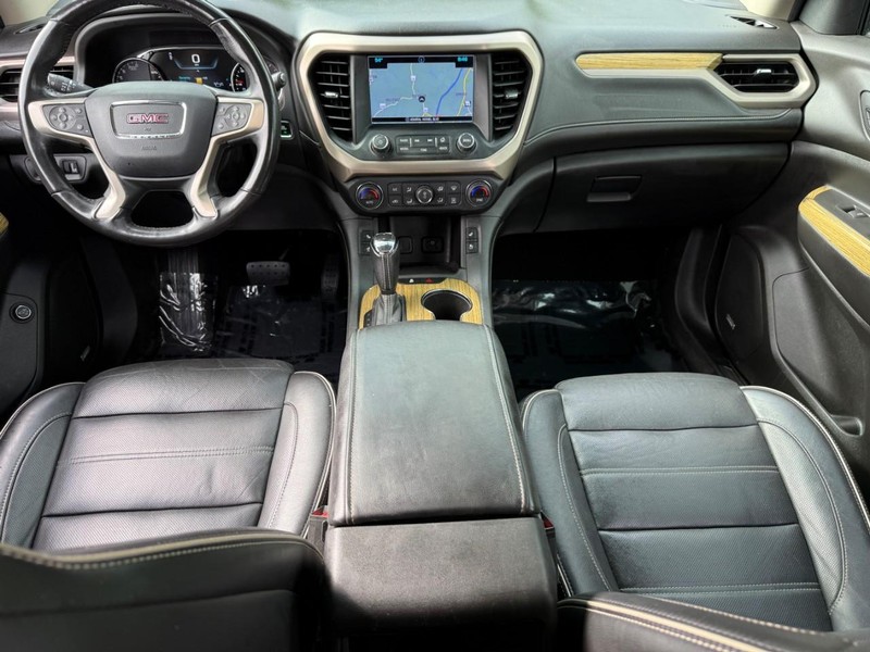 GMC Acadia Vehicle Image 14