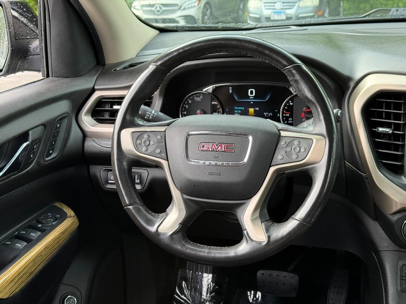 GMC Acadia Vehicle Image 15