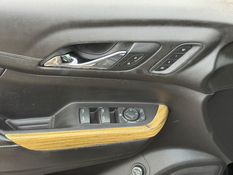GMC Acadia Vehicle Image 18