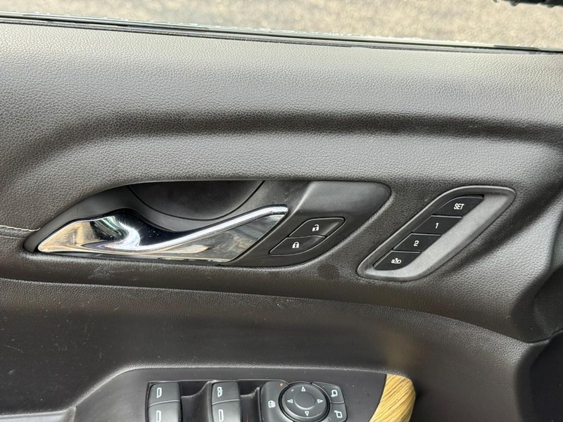 GMC Acadia Vehicle Image 19