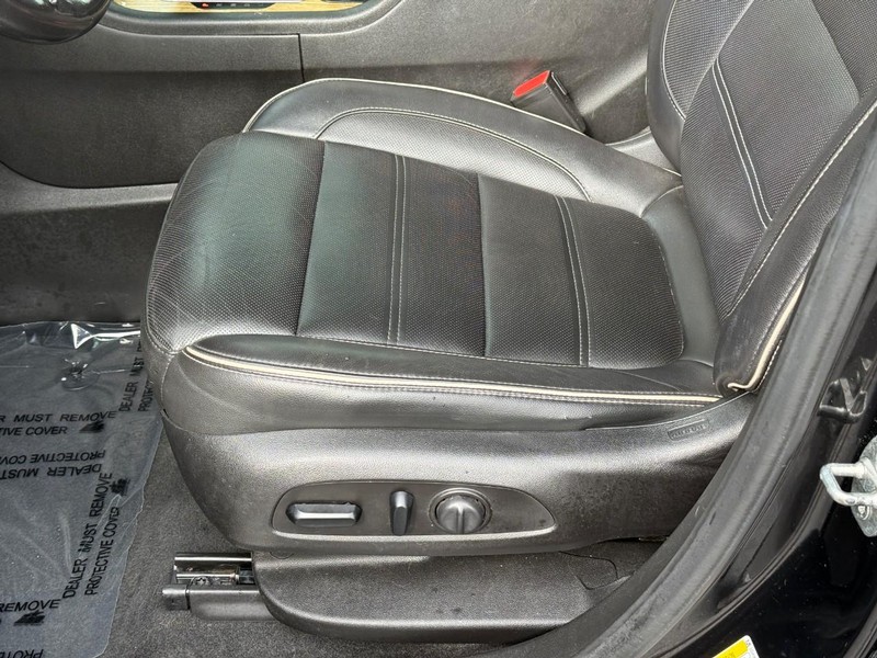GMC Acadia Vehicle Image 20