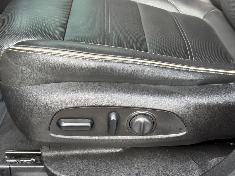 GMC Acadia Vehicle Image 21