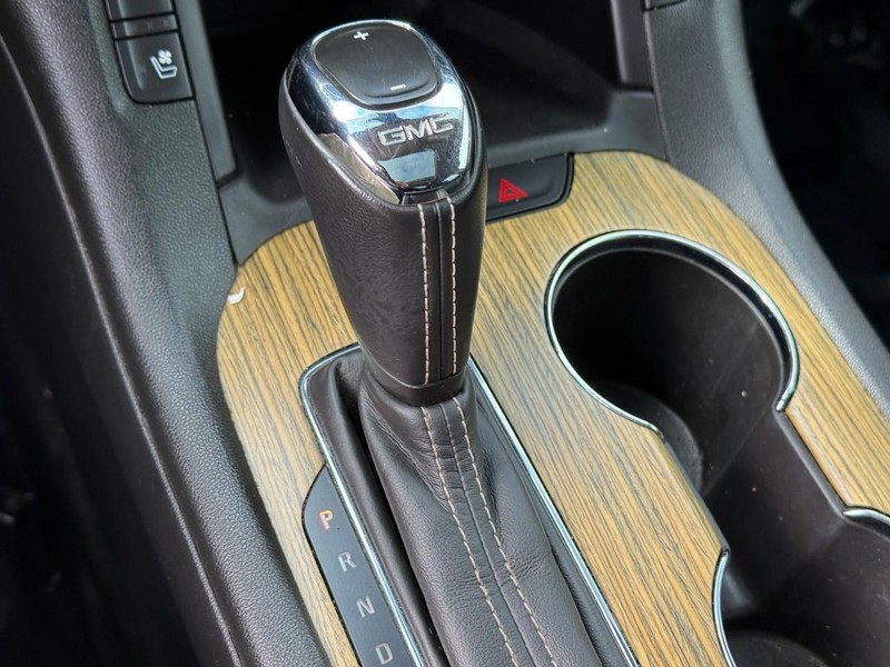 GMC Acadia Vehicle Image 25
