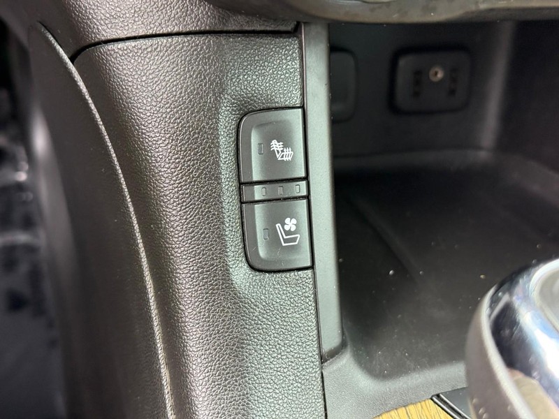 GMC Acadia Vehicle Image 26