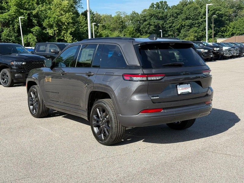 Jeep Grand Cherokee Vehicle Image 04