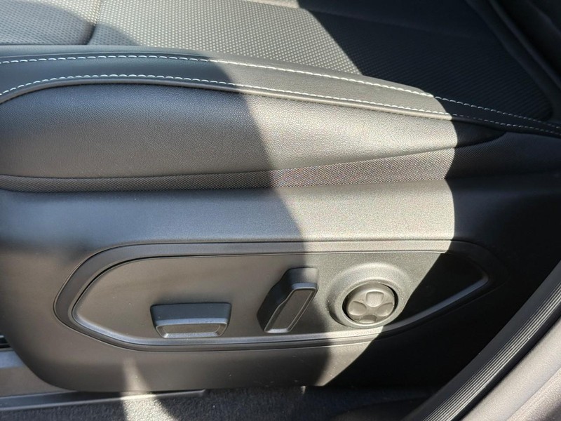 Jeep Grand Cherokee Vehicle Image 17