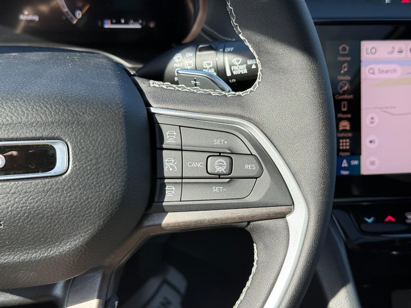 Jeep Grand Cherokee Vehicle Image 19