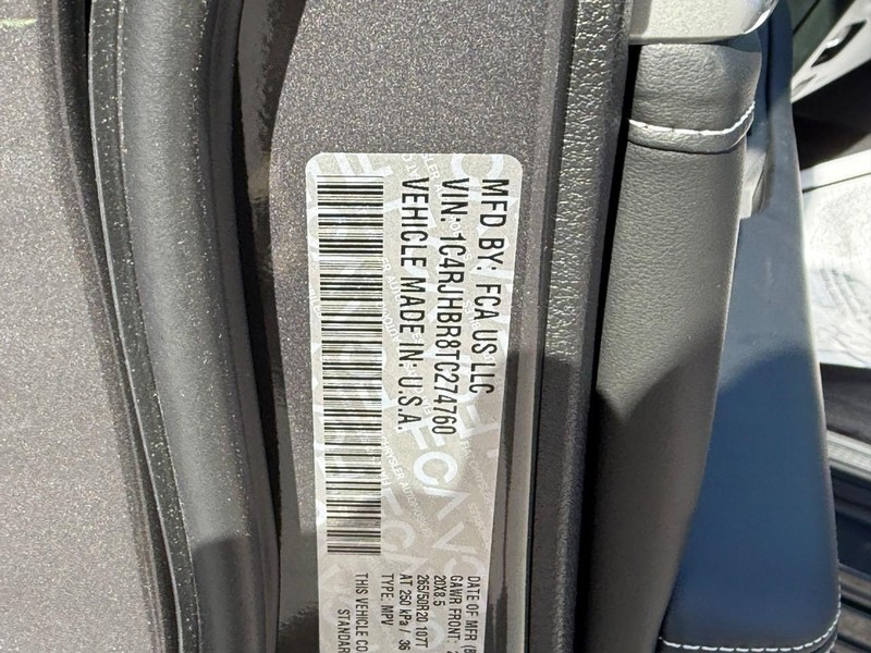 Jeep Grand Cherokee Vehicle Image 23
