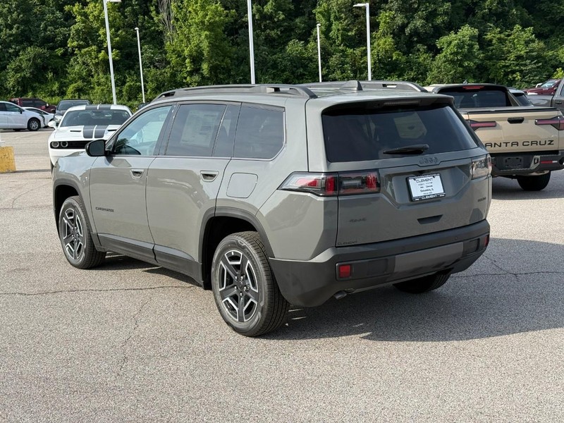 Jeep Cherokee Vehicle Full-screen Gallery Image 3